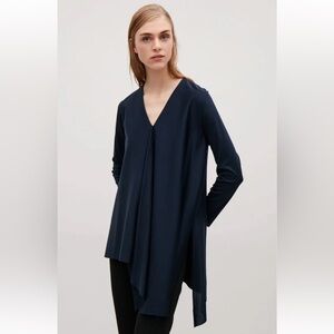 COS Asymmetrical Raw Hem Lagenlook V Neck Cotton Navy Blue Top Size Small